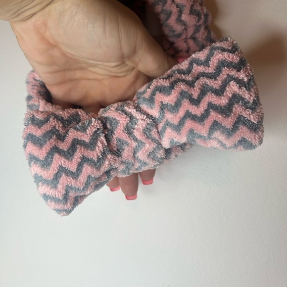 BOWKNOT plush makeup headband in pink and grey design, stretchy - Picture 4 of 4